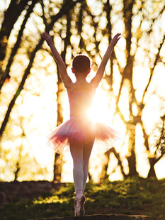 夕阳下的芭蕾舞者