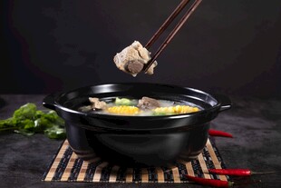 玉米排骨汤 