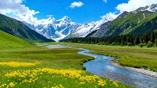 山间绿野溪流与烂漫繁花