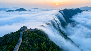 山间云海日出壮美景观