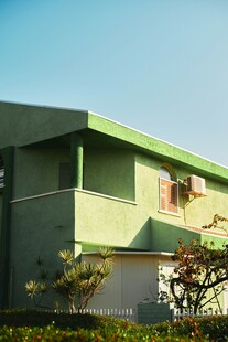 绿色外观的现代住宅建筑