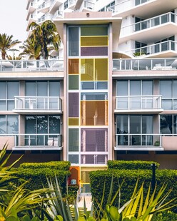 现代多彩海滨公寓建筑