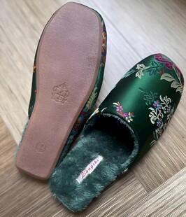 刺绣拖鞋