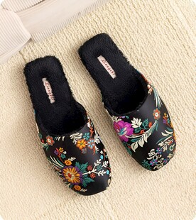 刺绣拖鞋