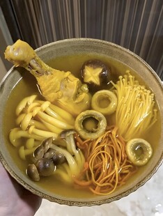 野山菌鸡汤