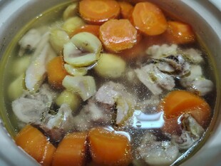 胡萝卜板栗鸡汤