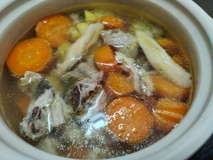 胡萝卜山药炖鸡汤