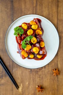 板栗红烧肉