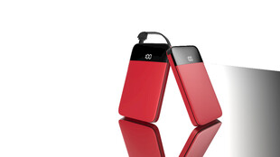 红色折叠手机展示