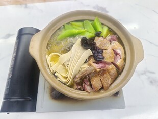 暖阳咸鸭砂锅美味营养的炖菜拼盘