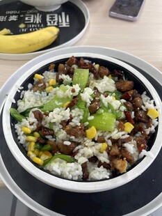 牛肉蔬菜拌饭