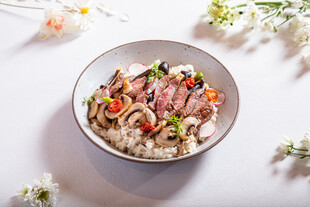 菌菇牛肉盖饭