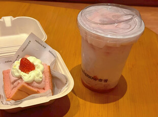 草莓甜点与冰饮