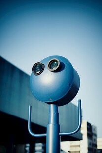 蓝色球形机器人外观特写