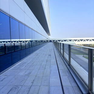 现代建筑露天观景平台