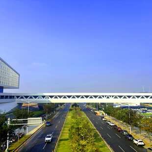 城市高架桥及周边道路景观