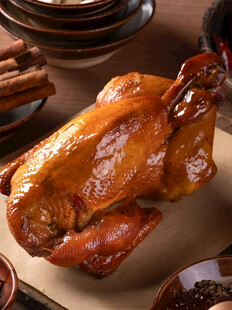 美味卤制烤鸡诱人呈现