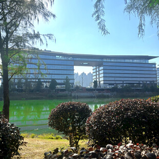 湖畔现代建筑景观