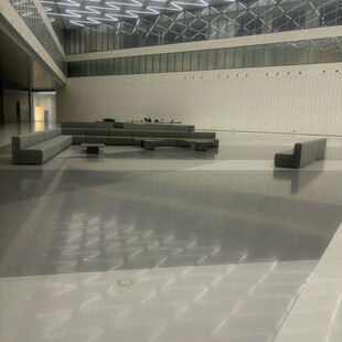 现代简约风格室内空旷空间