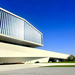 现代风格独特建筑外观