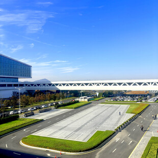 现代化机场外观全景