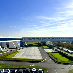 现代化厂区全景