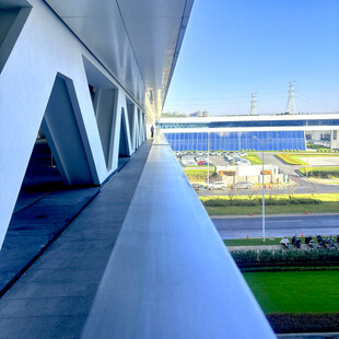 现代建筑外观与户外景观