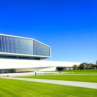 现代风格的宏伟建筑景观