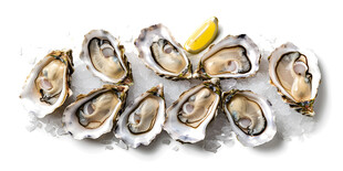 新鲜生蚝配柠檬