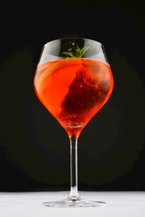 草莓红鸡尾酒