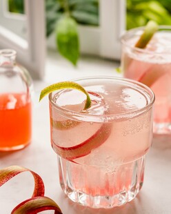 粉红苹果鸡尾酒