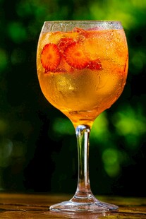 橙红气泡鸡尾酒