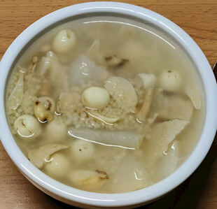 莲子银耳汤