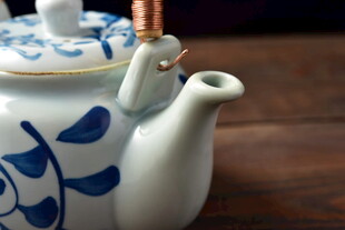 青花瓷茶壶