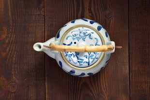 青花瓷茶壶