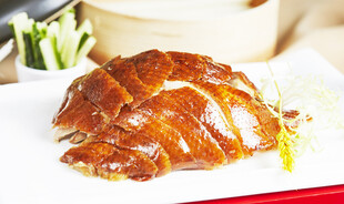 美味北京烤鸭摆盘精致