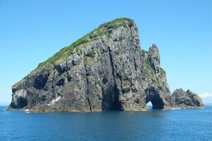 海中孤岩