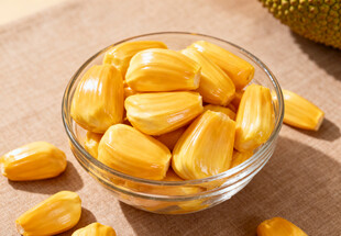 玻璃碗中的菠萝蜜