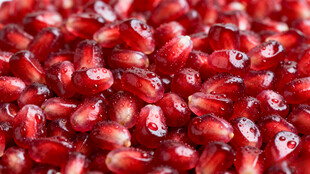 饱满红石榴籽特写