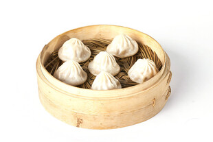 竹制蒸笼里的美味小笼包