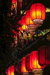红灯笼高挂