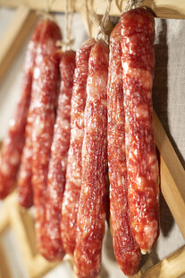 美味腊肠悬挂展示