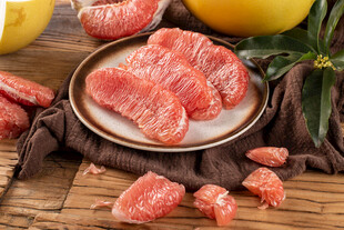 新鲜美味的红肉柚子果肉