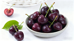 碗中紫樱桃  新鲜诱人