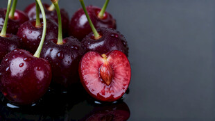 新鲜饱满的诱人车厘子