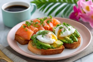 美味牛油果三文鱼早餐拼盘