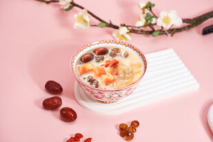 鲜银耳牛乳炖木瓜
