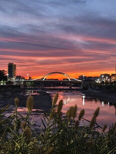 河畔绚丽晚霞 城市美景
