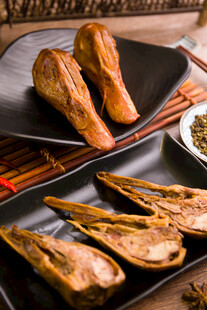 美味卤味鸭头鸭翅展示