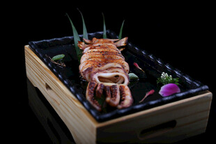 精致摆盘的美味龙虾料理